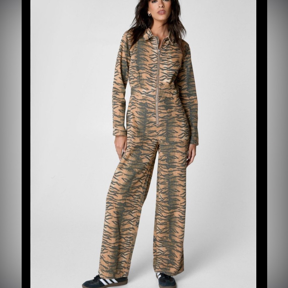 BRAND NEW w/ TAGS Nasty Gal Tiger Denim Jumpsuit, Size 4 UK, size 0 US